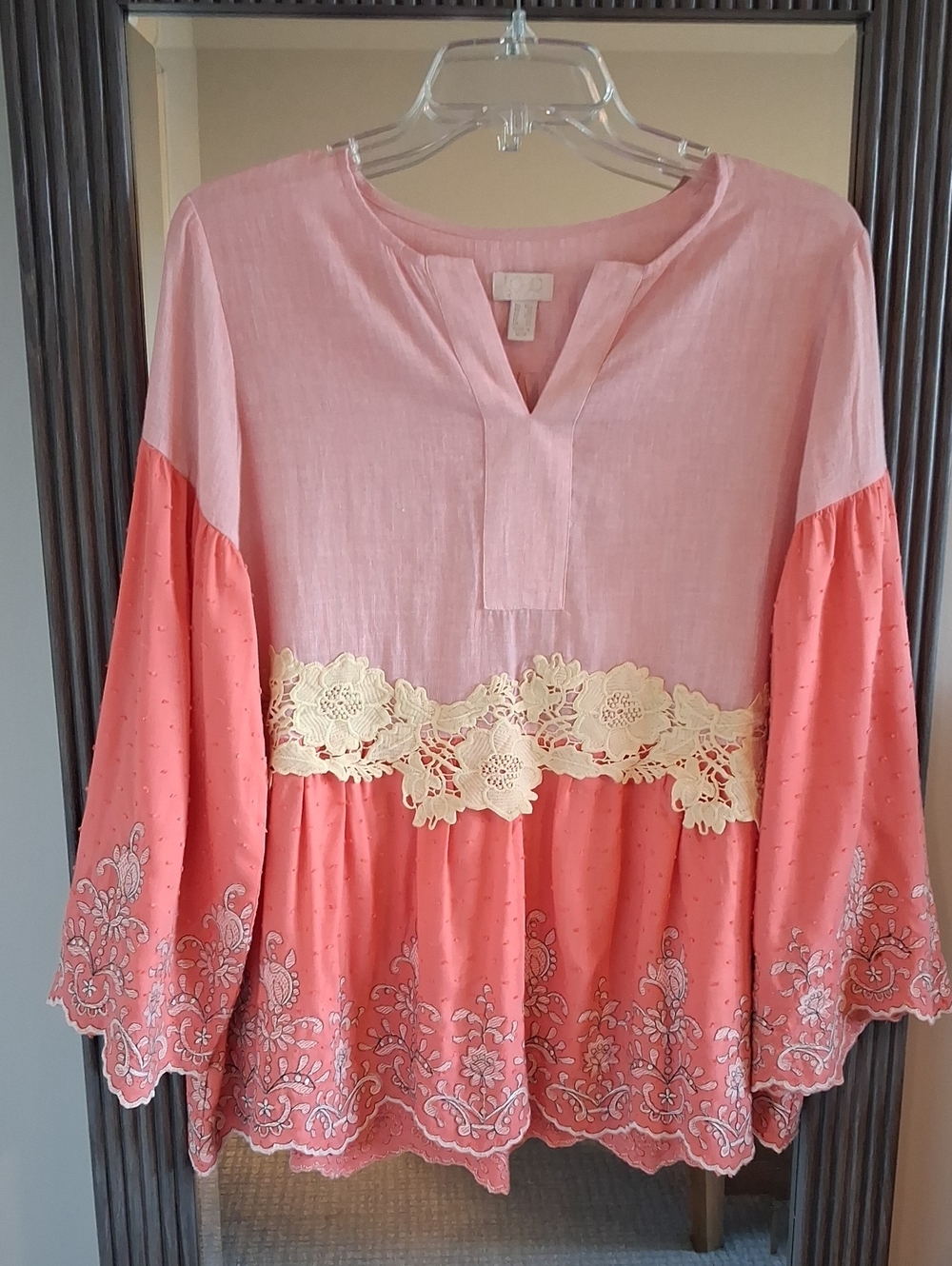 Logo by Lori Goldstein 2 Tone Coral Color Block Lace Trim Embroidered Top ** XXS